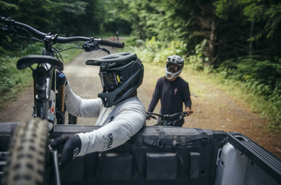 Specialized downhill clearance helmet